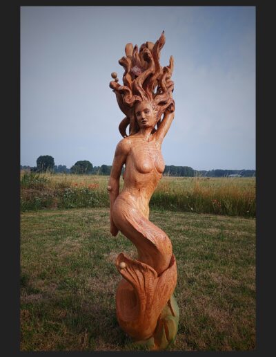 Hout Sculptuur van een Zeemeermin gemaakt in lariks hout door Maurice de Meijer