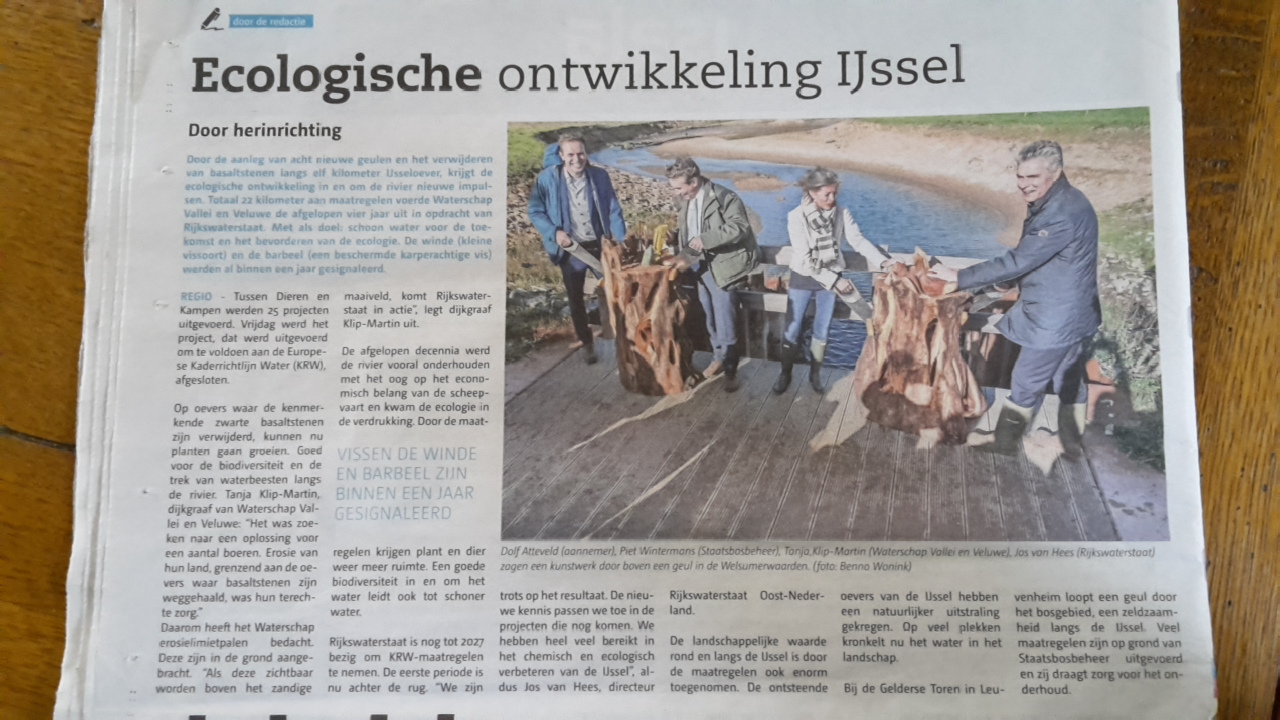 Opleveren van sculpturen een 4 luik 'Stroming' voor Waterschap Vallei en Veluwe beelden door Maurice de Meijer en Gertjan van Dunnewold