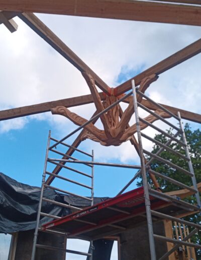 Bijzondere dakconstructie met wood carving